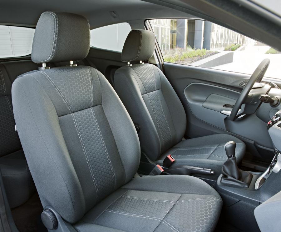  Ford Fiesta 2011 года  (фото 10 из 26)